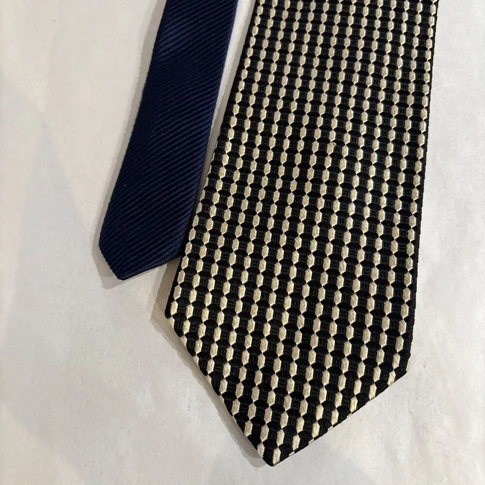 Tommy Hilfiger MEN'S TIE  Blue And Gold, Geometric Silk, USA 3.5” X 58” Design￼